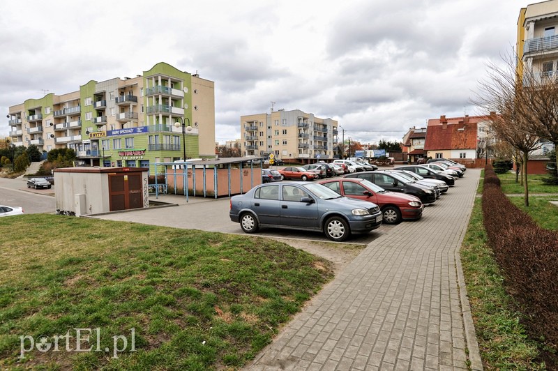 Elbląg, Mieszkańcy okolicznych bloków skarżą się, że nie mają gdzie parkować