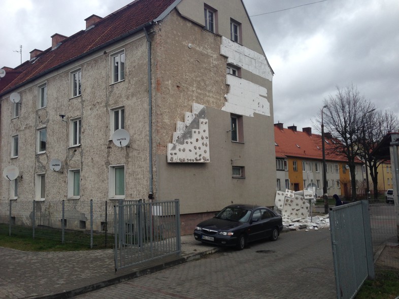 Elbląg, Znów odpadła elewacja Elbląg, Znów odpadła elewacja