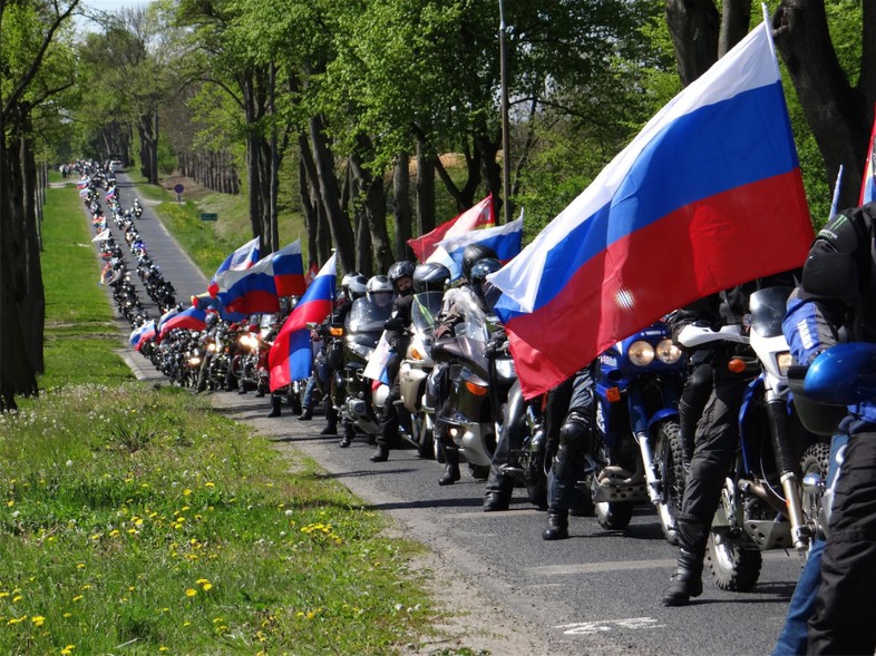 Elbląg, Co roku setki rosyjskich motocyklistów przyjeżdżają na cmentarz czerwonoarmistów w Braniewie