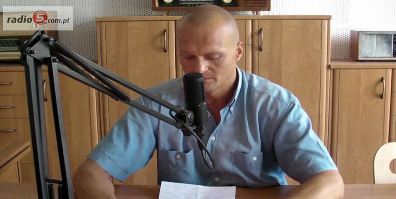 Elbląg, Paweł Głowacki - na zdj. w studiu Radia 5 w Ełku Elbląg, Paweł Głowacki - na zdj. w studiu Radia 5 w Ełku
