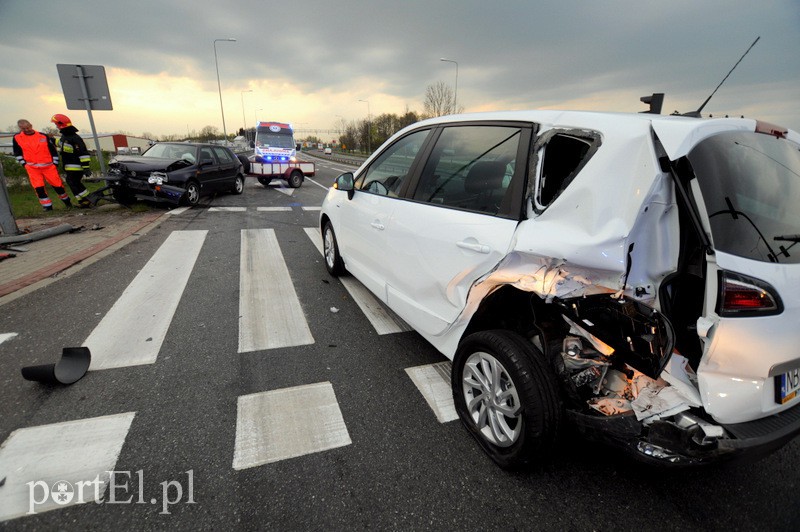 Elbląg, Golfem uderzył w renault (aktualizacja)