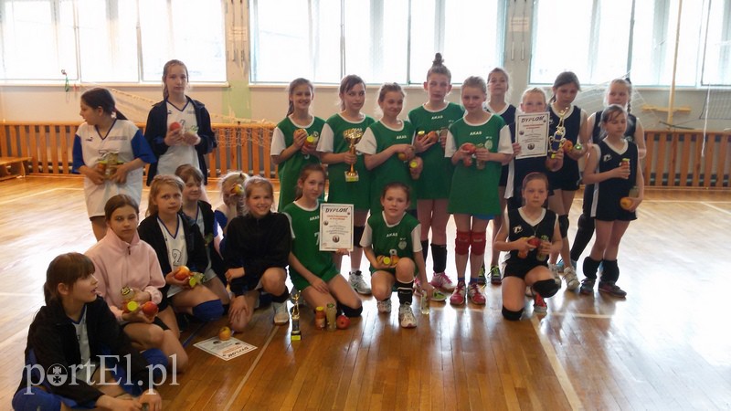 Elbląg, Reprezentacja SP 19 (w zielonych koszulkach) awansowała do wojewódzkiego finału. Elbląg, Reprezentacja SP 19 (w zielonych koszulkach) awansowała do wojewódzkiego finału.