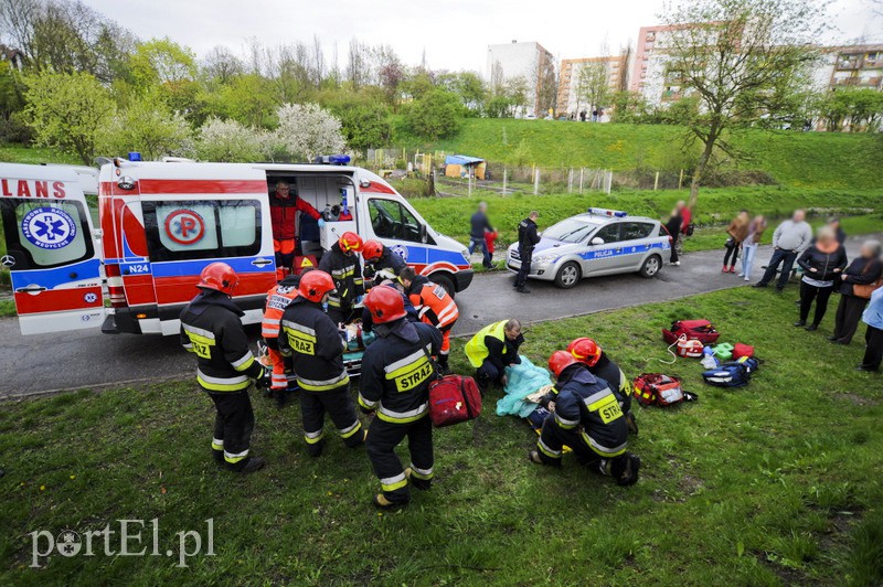 Elbląg, Dwaj chłopcy najpierw szaleli w wodzie, później stracili przytomność Elbląg, Dwaj chłopcy najpierw szaleli w wodzie, później stracili przytomność