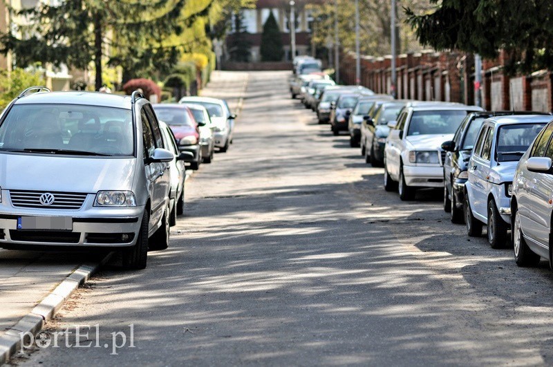 Elbląg, Kierowcy parkują już po obu stronach ulicy Prusa Elbląg, Kierowcy parkują już po obu stronach ulicy Prusa