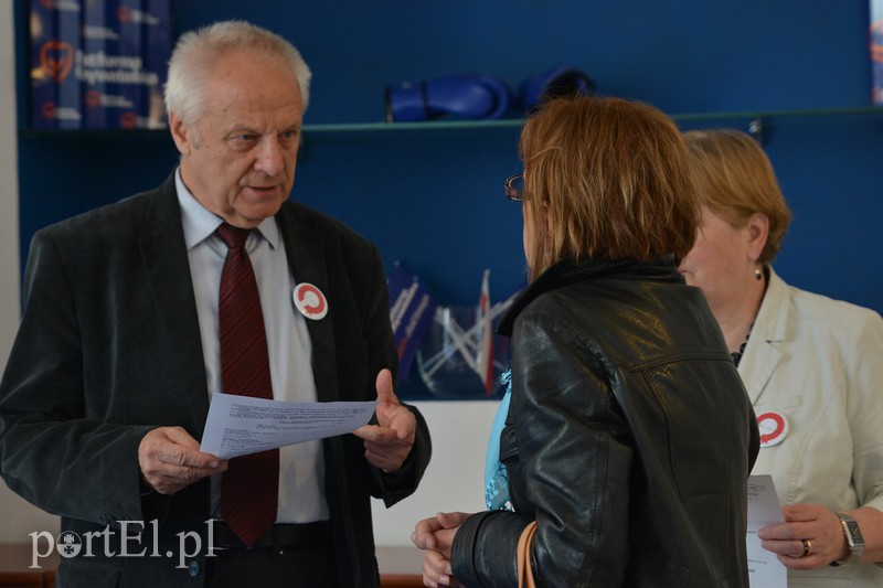 Elbląg, Stefan Niesiołowski mówił w Elblągu o demokracji Elbląg, Stefan Niesiołowski mówił w Elblągu o demokracji