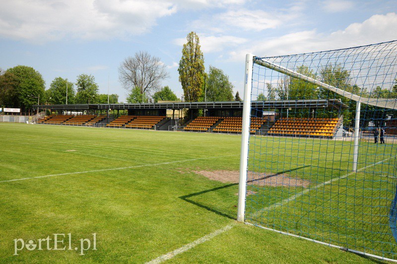 Elbląg, Na stadionie będzie przesunięta murawa i bramki