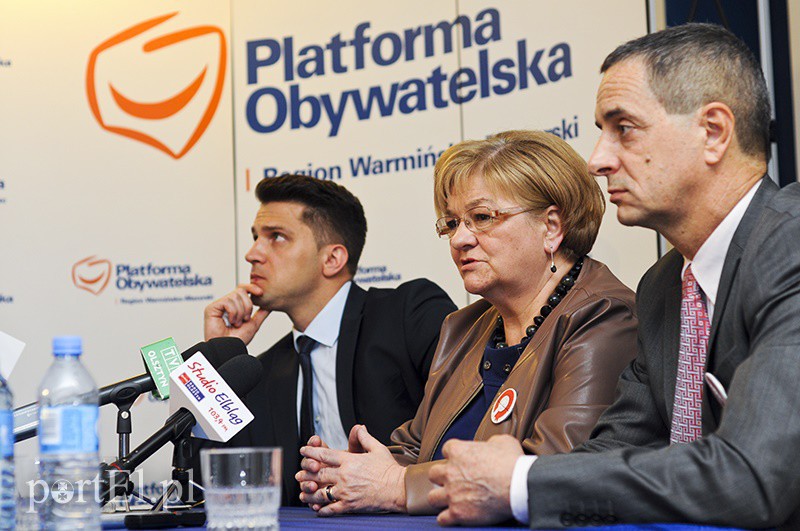 Elbląg, O udział w wyborach apelowali (od lewej): poseł Piotr Cieśliński, posłanka Elżbieta Gelert i Jerzy Wcisła, szef elbląskiej PO
