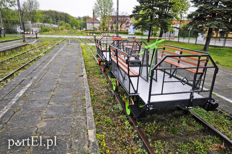 Elbląg, Drezyny stoją na stacji w Tolkmicku