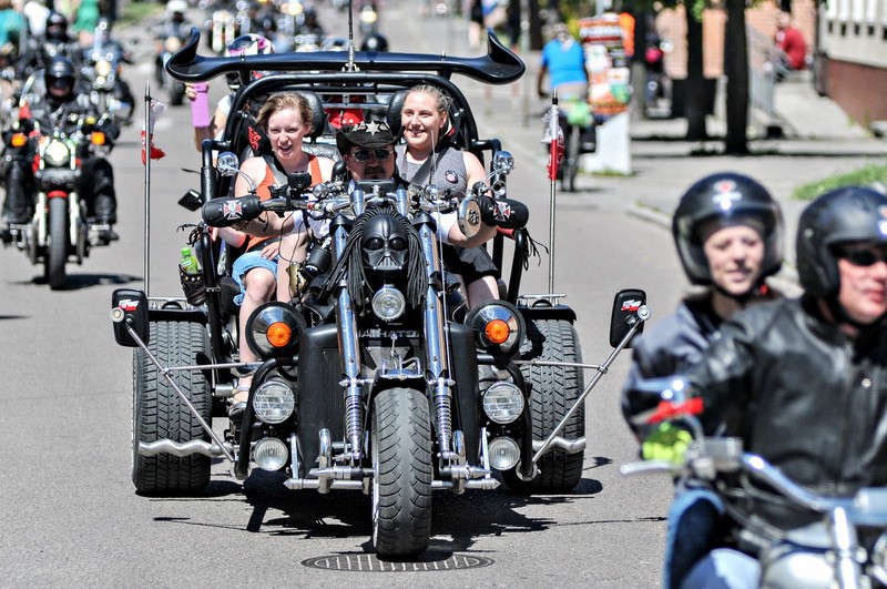 Elbląg, Motocykliści podczas paradnego przejazdu - tu jeszcze w Tolkmicku