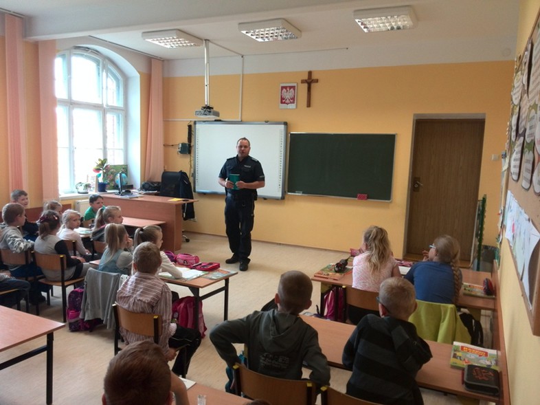 Elbląg, Dzielnicowi z gminy w szkołach o bezpieczeństwie Elbląg, Dzielnicowi z gminy w szkołach o bezpieczeństwie