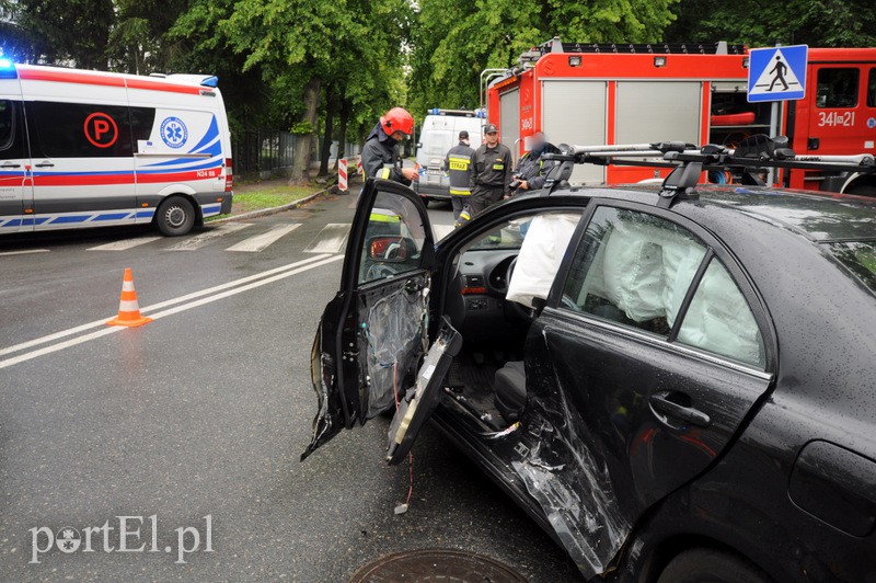 Elbląg, Pijany sprawca kolizji na Moniuszki Elbląg, Pijany sprawca kolizji na Moniuszki