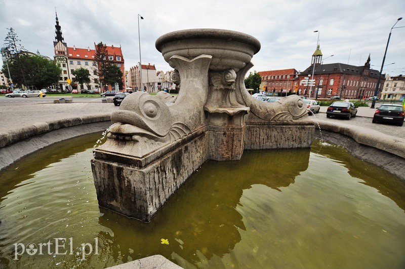 Elbląg, Fontanna na Placu Słowiańskim czeka na kapitalny remont Elbląg, Fontanna na Placu Słowiańskim czeka na kapitalny remont
