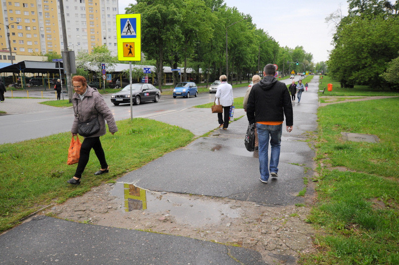 Elbląg, Zniszczony asfalt zastąpi polbruk Elbląg, Zniszczony asfalt zastąpi polbruk