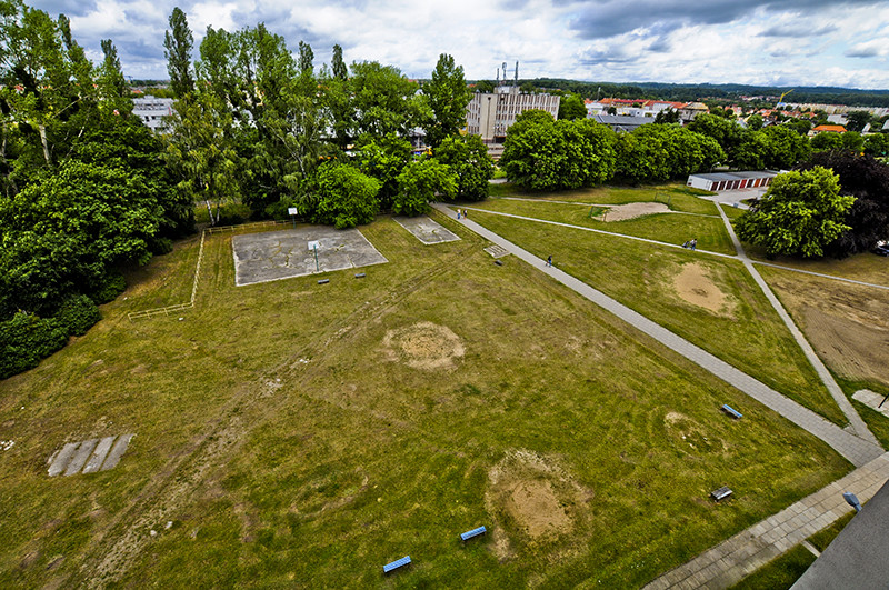 Elbląg, Kompleks powstanie przy ul. Lotniczej, na placu między wieżowcami, a torami kolejowymi