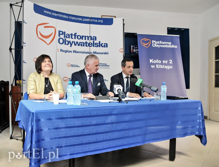Elbląg, Radni PO: od lewej - Małgorzata Adamowicz, Antoni Czyżyk i Jerzy Wcisła Elbląg, Radni PO: od lewej - Małgorzata Adamowicz, Antoni Czyżyk i Jerzy Wcisła