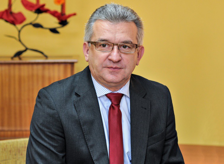 Elbląg, Jestem dumny, że byłem uczniem II LO i że wreszcie słyszę o tym, że to moje liceum jest najlepsze w mieście - mówi Janusz Nowak, Elbląg, Jestem dumny, że byłem uczniem II LO i że wreszcie słyszę o tym, że to moje liceum jest najlepsze w mieście - mówi Janusz Nowak,