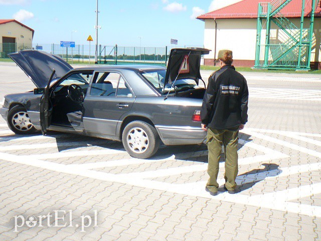 Elbląg, Mercedes zatrzymany w Grzechotkach Elbląg, Mercedes zatrzymany w Grzechotkach