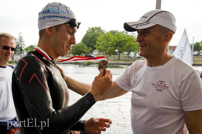 Elbląg, Pierwsze starcie w Enduromanie, czyli pływanie. Na zdj. Piotr Czerniel, zwycięzca dystansu na 5 kilometrów