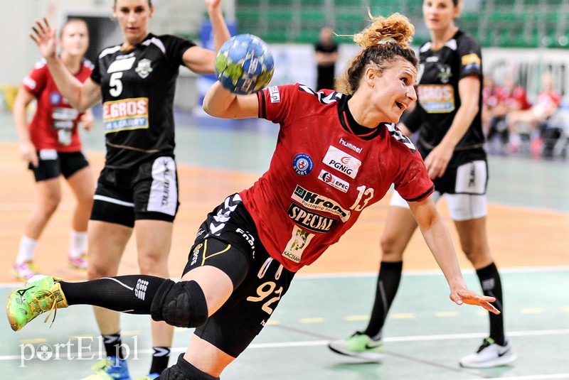 Elbląg, Start bliski zremisowania z mistrzyniami (piłka ręczna)