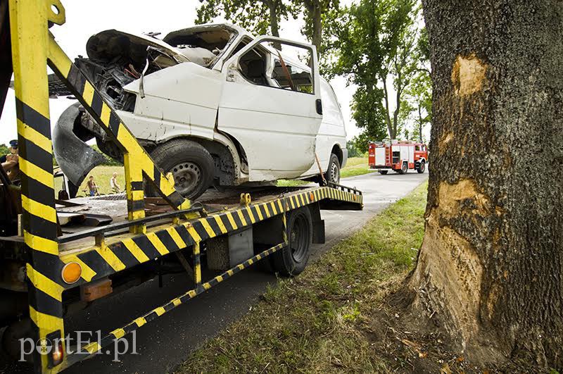 Elbląg, Uderzył w drzewo, wylądował na dachu