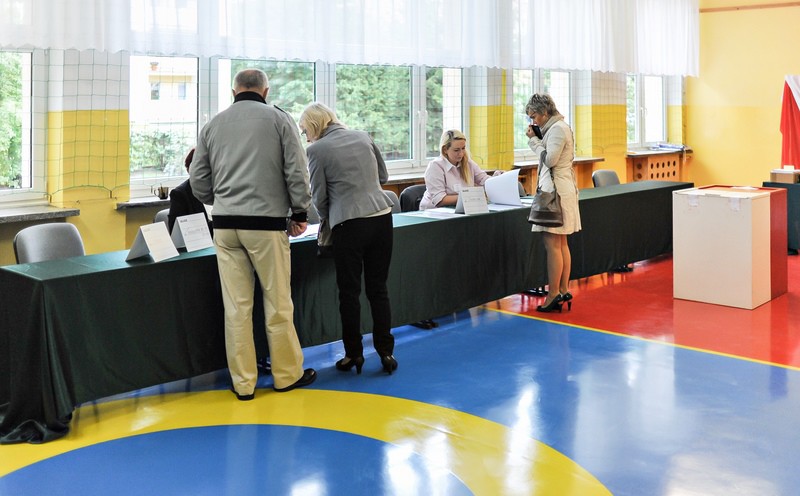 Elbląg, Głosowanie w obwodowej komisji przy ul. Słonecznej Elbląg, Głosowanie w obwodowej komisji przy ul. Słonecznej