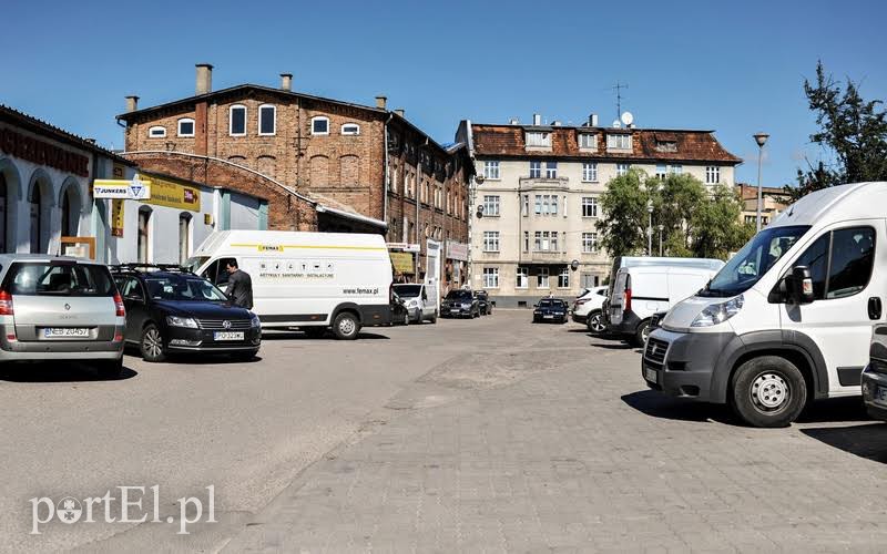 Elbląg, Ulica Pestalozziego jest mała, ale ruchu na niej sporo Elbląg, Ulica Pestalozziego jest mała, ale ruchu na niej sporo