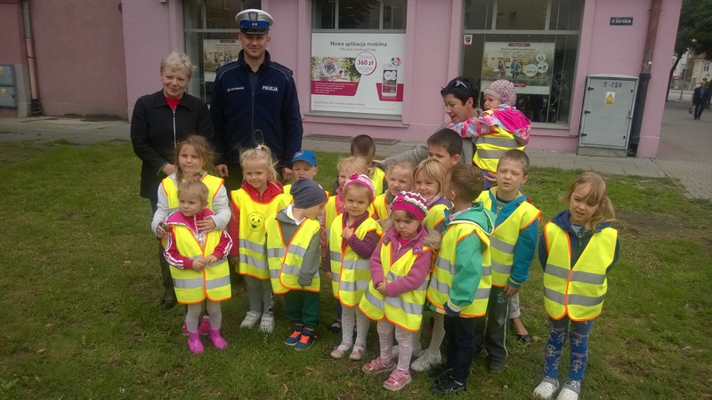 Elbląg, Bezpieczeństwo na drodze – spotkanie policjanta z przedszkolakami Elbląg, Bezpieczeństwo na drodze – spotkanie policjanta z przedszkolakami