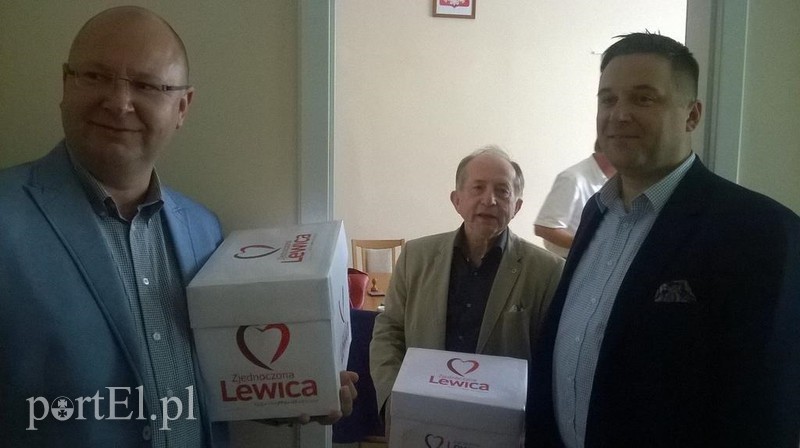 Elbląg, Działacze lewicy tuż przed złożeniem listy z podpisami w Krajowym Biurze Wyborczym Elbląg, Działacze lewicy tuż przed złożeniem listy z podpisami w Krajowym Biurze Wyborczym