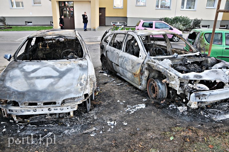 Elbląg, Pożar trzech aut na Zawadzie Elbląg, Pożar trzech aut na Zawadzie
