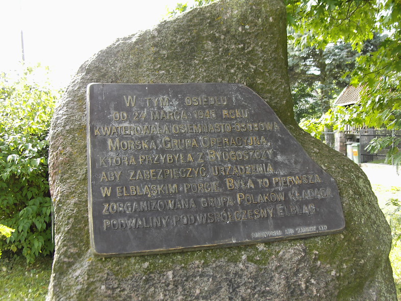 Elbląg, Obelisk poświęcony Morskiej Grupie Operacyjnej Elbląg, Obelisk poświęcony Morskiej Grupie Operacyjnej
