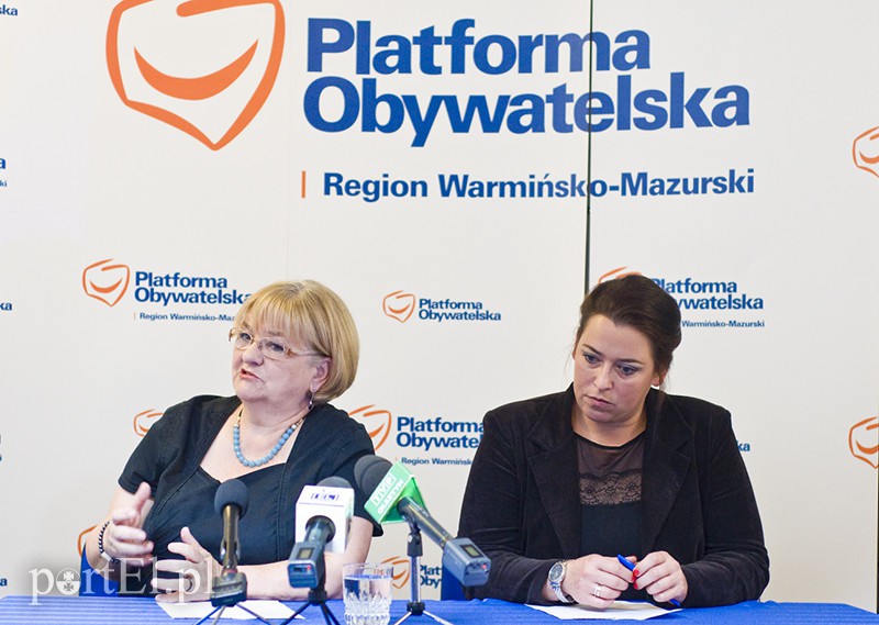 Elbląg, Posłanka Elżbieta Gelert (z lewej) podsumowała swoją 4-letnią kadencję w Sejmie Elbląg, Posłanka Elżbieta Gelert (z lewej) podsumowała swoją 4-letnią kadencję w Sejmie