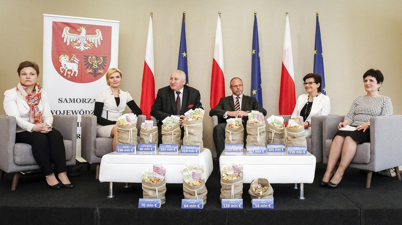 Konferencja Inaugurująca Regionalny Program Operacyjny Województwa Warmińsko-Mazurskiego na lata 2014-2020. Konferencja Inaugurująca Regionalny Program Operacyjny Województwa Warmińsko-Mazurskiego na lata 2014-2020.