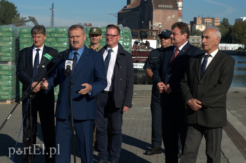 Elbląg, Wiceminister rolnictwa Tadeusz Nalewajk zapewniał, że to już kwestia tygodni, by elbląski port mógł prowadzić odprawy fitosanitarne