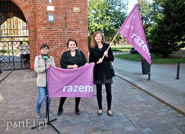 Elbląg, Kandydatki do Sejmu (od lewej): Barbara Brzezicka, Małgorzata Sandecka, Zuzanna Jakowicka Elbląg, Kandydatki do Sejmu (od lewej): Barbara Brzezicka, Małgorzata Sandecka, Zuzanna Jakowicka