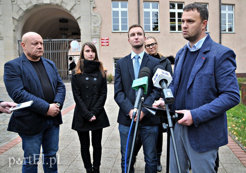 Elbląg, - Zapraszamy do udziału w akcji wszystkich kandydatów z Elbląga - mówi Piotr Opaczewski (pierwszy z prawej)