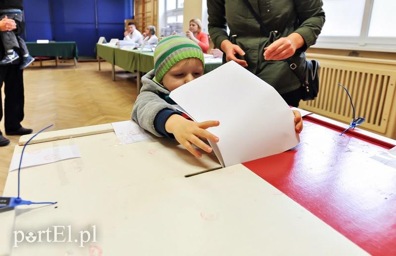 Elbląg, Jest spokojnie, głosujących całkiem sporo