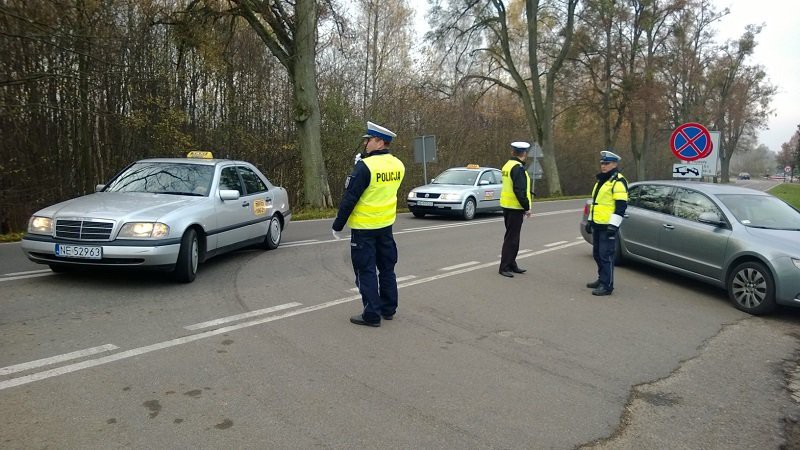 Elbląg, W rejonie cmentarzy o tym, kto wjedzie lub nie decydować będą policjanci