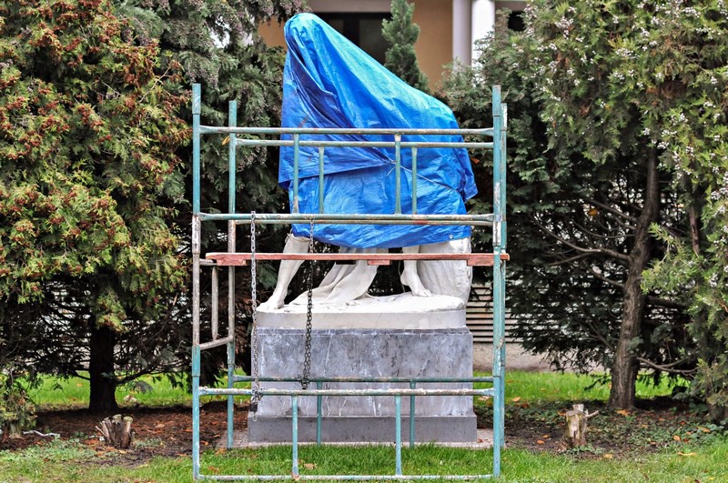 Elbląg, XIX-wieczna rzeźba Tezeusza zaprezentuje się w pełnej krasie jeszcze przed zimą
