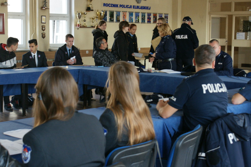 Elbląg, Mieszkańcy oceniali policję - są już wyniki ankiet Elbląg, Mieszkańcy oceniali policję - są już wyniki ankiet