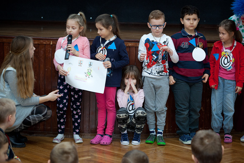 Elbląg, Starsi uczą młodszych jak być bezpiecznym w sieci