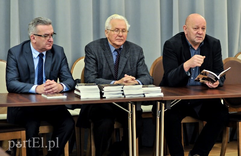 Elbląg, W promocji książki wzięli udział m.in. wiceprezydent Janusz Nowak, Atnoni Borowski i Leszek Sarnowski oraz członkowie rodziny Komorskich Elbląg, W promocji książki wzięli udział m.in. wiceprezydent Janusz Nowak, Atnoni Borowski i Leszek Sarnowski oraz członkowie rodziny Komorskich