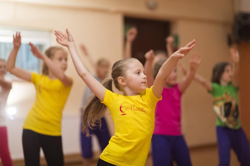 Zatańcz z dzieckiem macarenę Zatańcz z dzieckiem macarenę