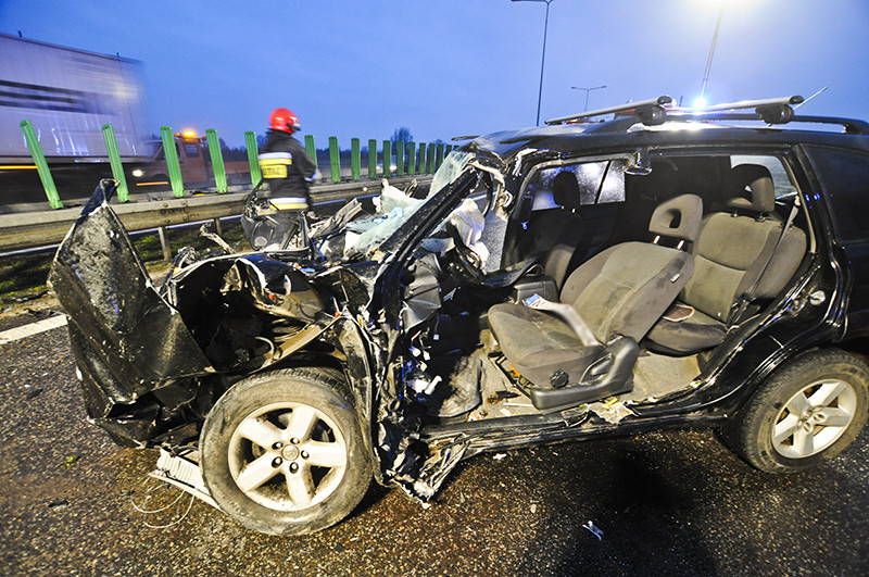 Elbląg, Wypadek na obwodnicy. Kierowca uwięziony w aucie