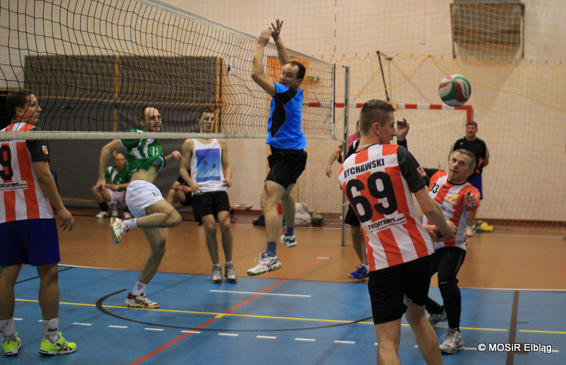 Elbląg, Siatkarska liga MOSiR już po pierwszej rundzie