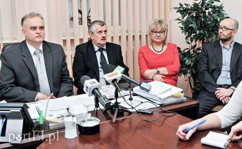 Elbląg, Od lewej: Marek Pruszak, Janusz Hajdukowski, Jolanta Lisewska i Paweł Fedorczyk - radni PiS Elbląg, Od lewej: Marek Pruszak, Janusz Hajdukowski, Jolanta Lisewska i Paweł Fedorczyk - radni PiS