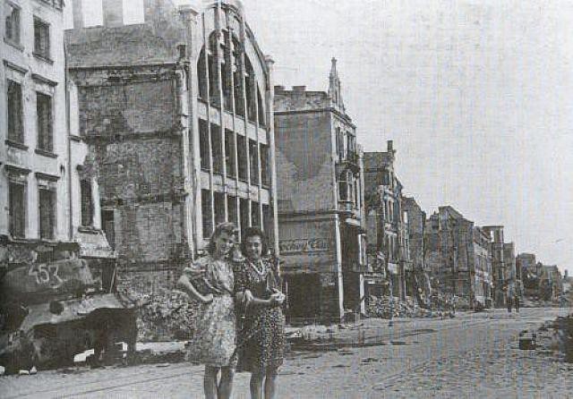 Elbląg, Stary Rynek tuż po wojnie, jeszcze przed rozbiórką ruin (fotografia pochodzi ze strony tomaszstezala.pl)