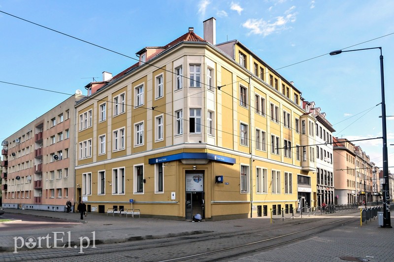 Elbląg, We wrześniu 2015 r. kamienicę przy ul. 1 Maja opuścił bank PKO BP Elbląg, We wrześniu 2015 r. kamienicę przy ul. 1 Maja opuścił bank PKO BP