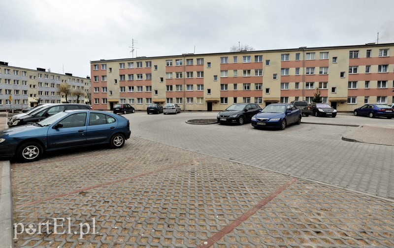 Elbląg, Wspólnoty mieszkaniowe wydzierżawiły od miasta plac między blokami przy ul. Słonecznej, by zbudować parkingi