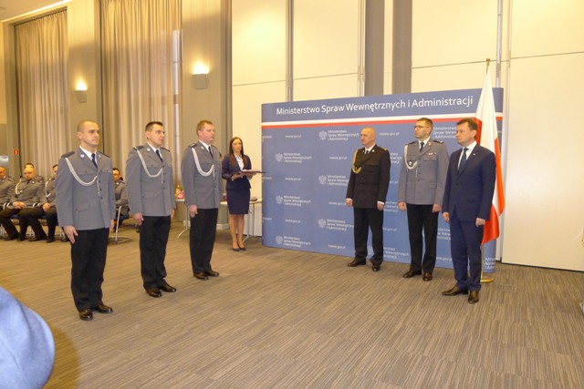 Elbląg, Trzech elbląskich policjantów otrzymało Krzyże Zasługi za Dzielność