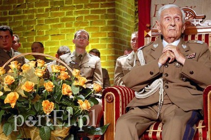 Elbląg, Bolesław Nieczuja- Ostrowski zmarł w 2008 r., tu podczas swoich setnych urodzin Elbląg, Bolesław Nieczuja- Ostrowski zmarł w 2008 r., tu podczas swoich setnych urodzin